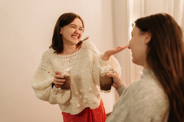 Kaip išsirinkti megztinio modelį, kuris niekada neišeis iš mados?